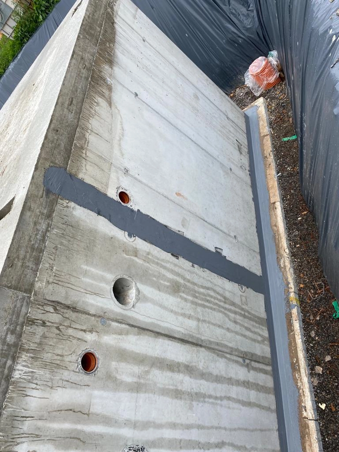 Bauabdichtungen- Bausanierungen Tiriakidis -  Komplette  Renovierungsdienstleistungen – Kellerabdichtung Bitumen plus Dämmung