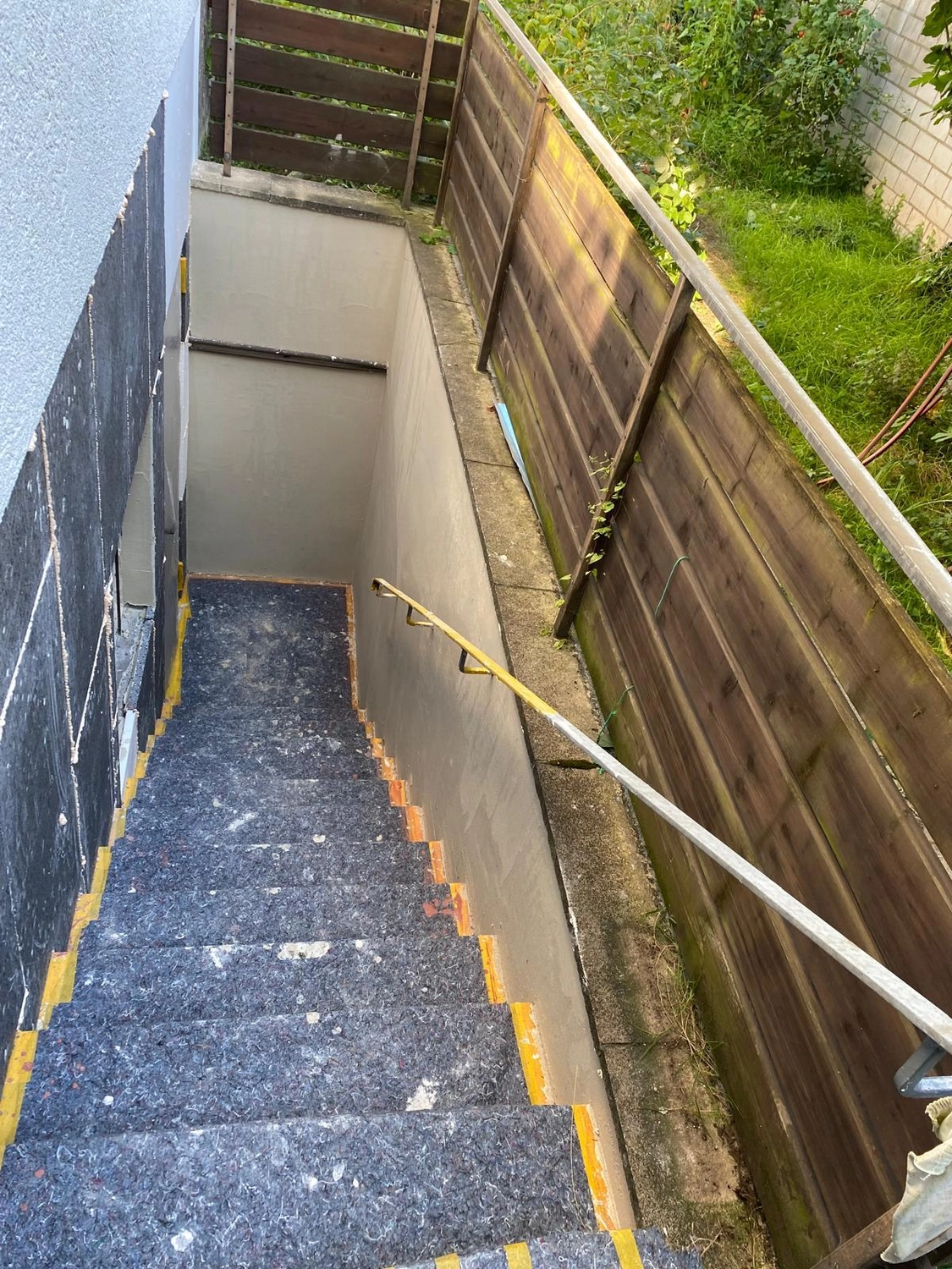 Bauabdichtungen- Bausanierungen Tiriakidis -  Komplette Renovierungsdienstleistungen – Fassaden arbeiten- Treppenabgang