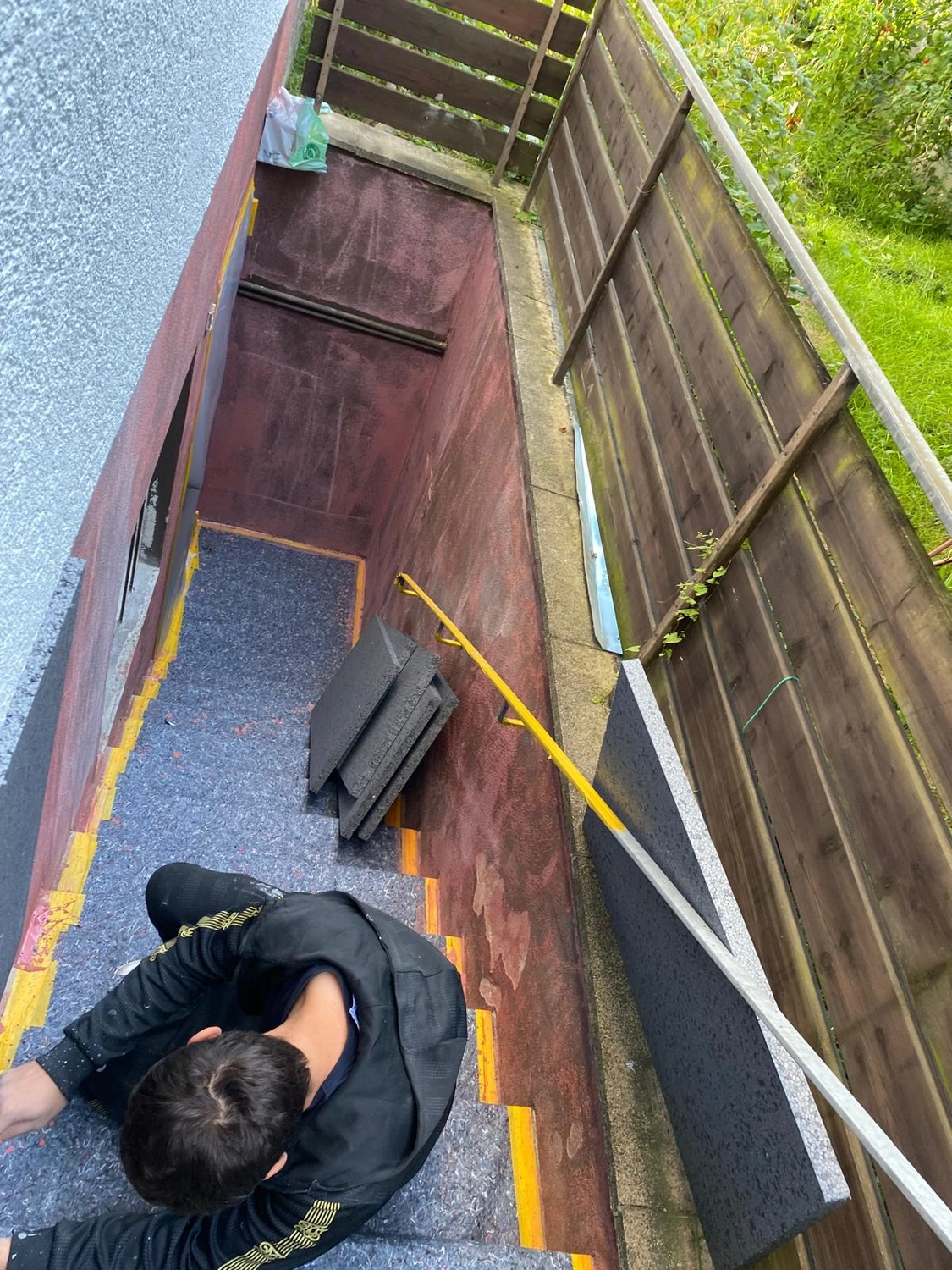 Bauabdichtungen- Bausanierungen Tiriakidis -  Komplette Renovierungsdienstleistungen – Fassaden arbeiten- Treppenabgang