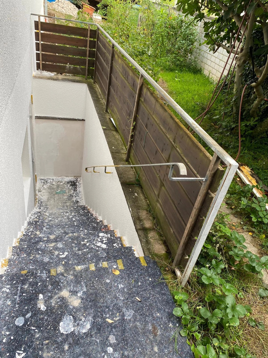 Bauabdichtungen- Bausanierungen Tiriakidis -  Komplette Renovierungsdienstleistungen – Fassaden arbeiten- Treppenabgang