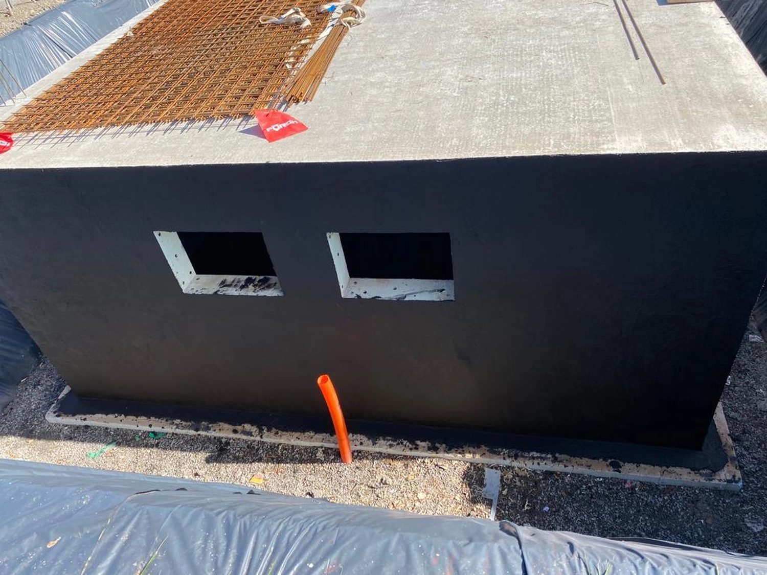 Bauabdichtungen- Bausanierungen Tiriakidis -  Komplette  Renovierungsdienstleistungen – Kellerabdichtung Bitumen plus Dämmung