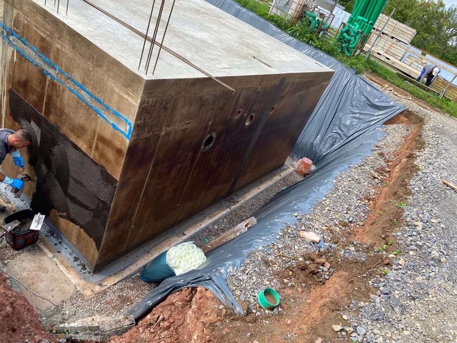 Bauabdichtungen- Bausanierungen Tiriakidis -  Komplette  Renovierungsdienstleistungen – Kellerabdichtung Bitumen plus Dämmung