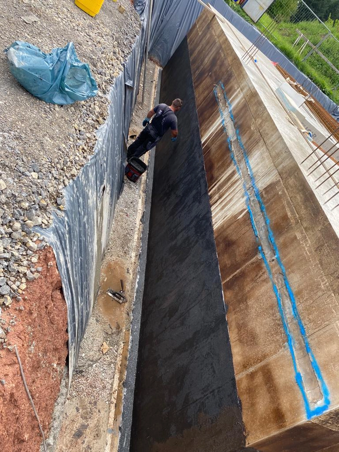 Bauabdichtungen- Bausanierungen Tiriakidis -  Komplette  Renovierungsdienstleistungen – Kellerabdichtung Bitumen plus Dämmung