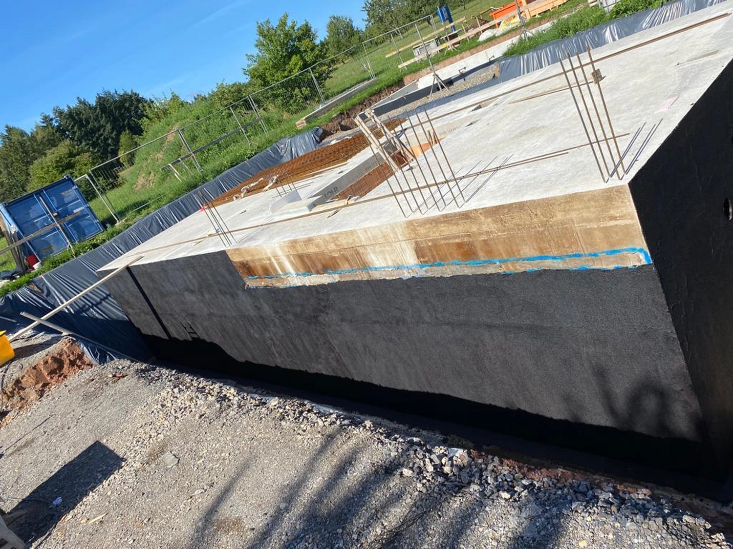 Bauabdichtungen- Bausanierungen Tiriakidis -  Komplette  Renovierungsdienstleistungen – Kellerabdichtung Bitumen plus Dämmung