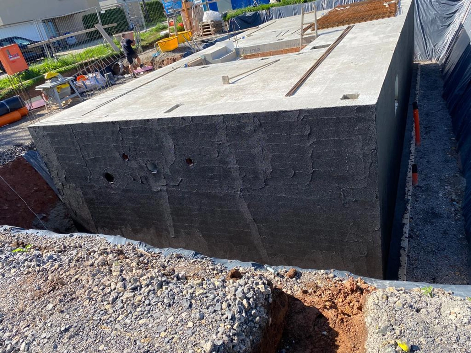 Bauabdichtungen- Bausanierungen Tiriakidis -  Komplette  Renovierungsdienstleistungen – Kellerabdichtung Bitumen plus Dämmung