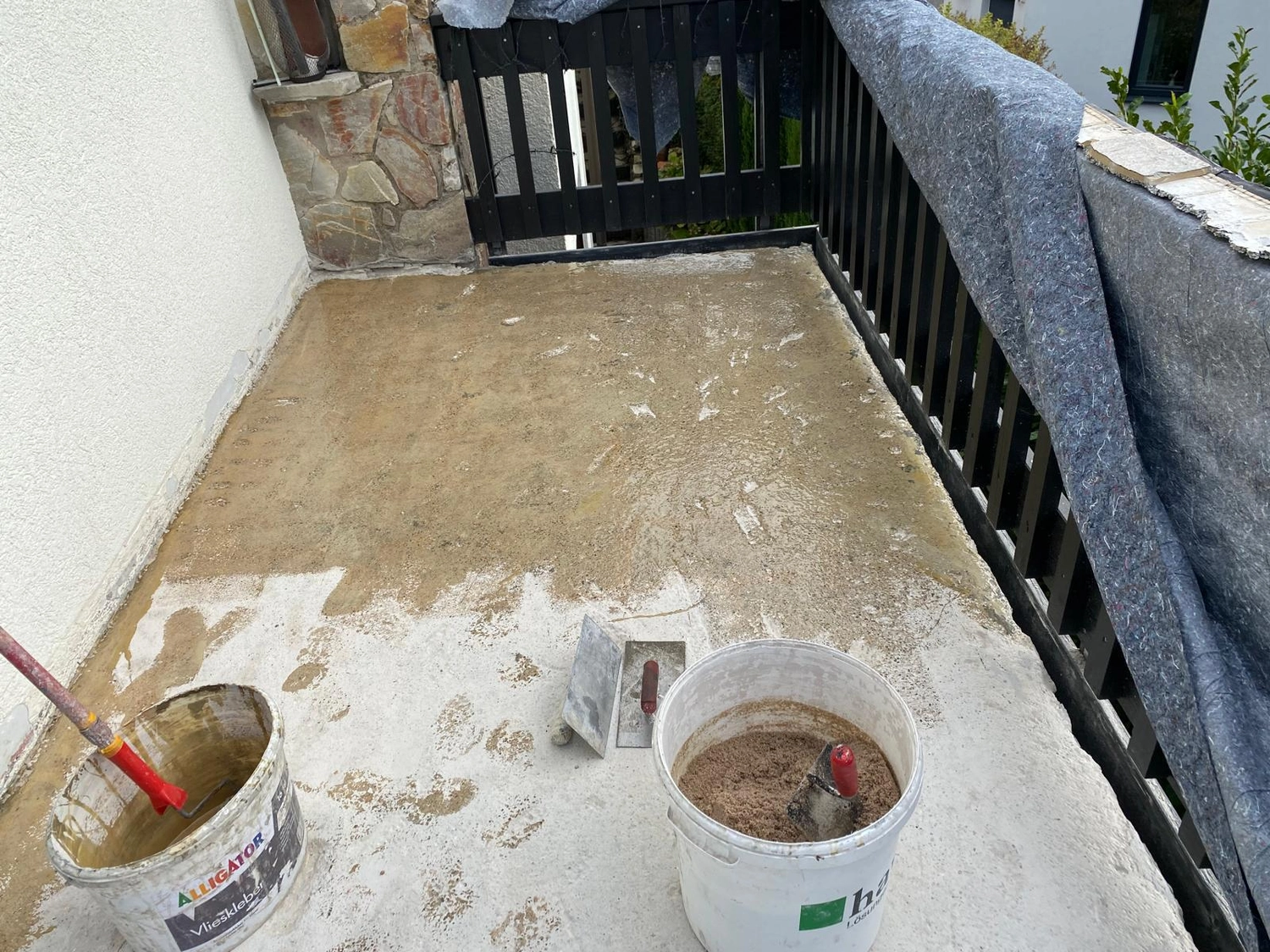 Bauabdichtungen- Bausanierungen Tiriakidis -  Komplette  Renovierungsdienstleistungen – Boden Beschichtigungen