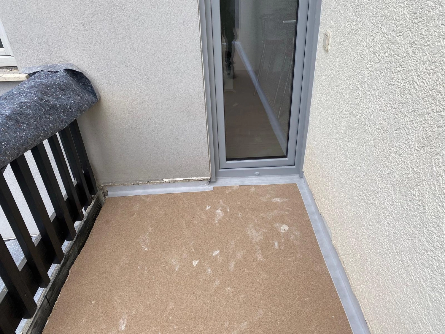 Bauabdichtungen- Bausanierungen Tiriakidis -  Komplette  Renovierungsdienstleistungen – Boden Beschichtigungen