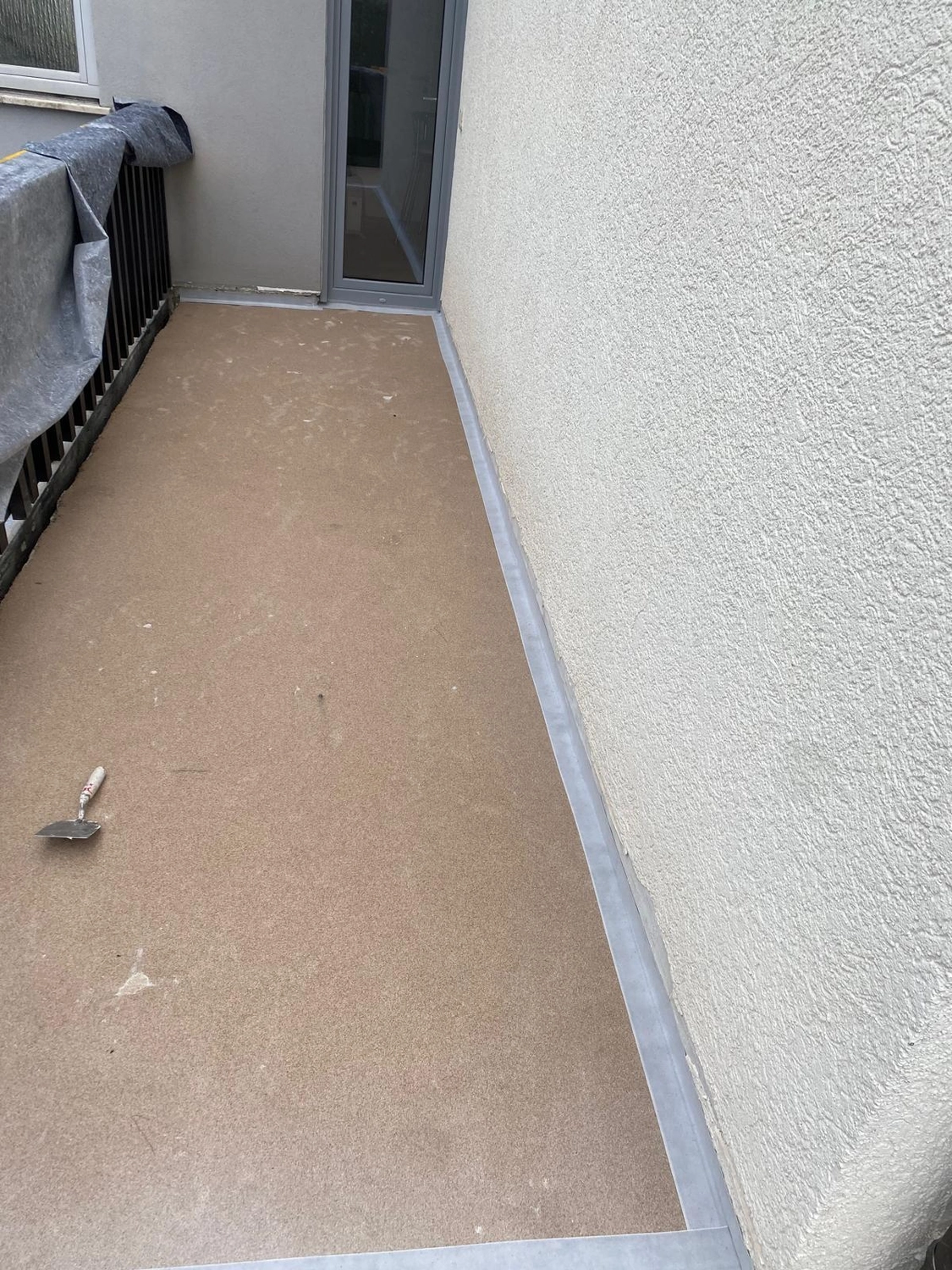 Bauabdichtungen- Bausanierungen Tiriakidis -  Komplette  Renovierungsdienstleistungen – Boden Beschichtigungen