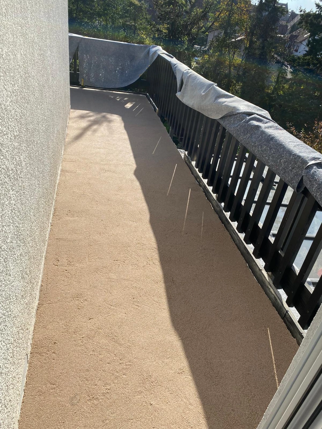 Bauabdichtungen- Bausanierungen Tiriakidis -  Komplette  Renovierungsdienstleistungen – Boden Beschichtigungen