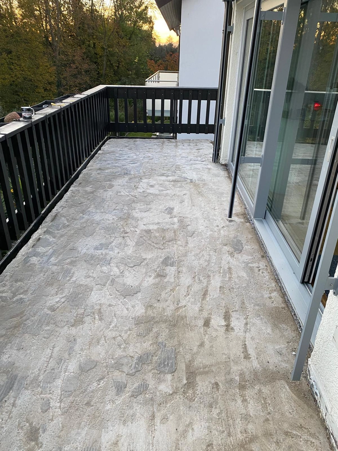 Bauabdichtungen- Bausanierungen Tiriakidis -  Komplette  Renovierungsdienstleistungen – Boden Beschichtigungen