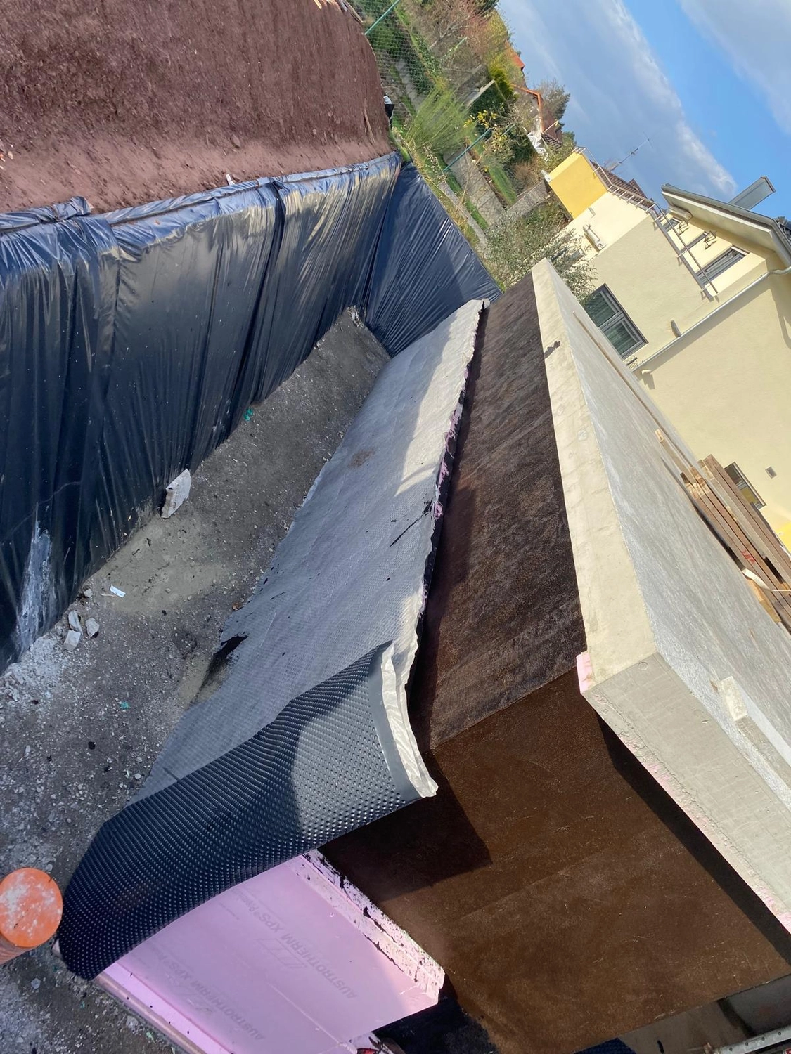 Bauabdichtungen- Bausanierungen Tiriakidis -  Komplette  Renovierungsdienstleistungen – Kellerabdichtung Bitumen plus Dämmung