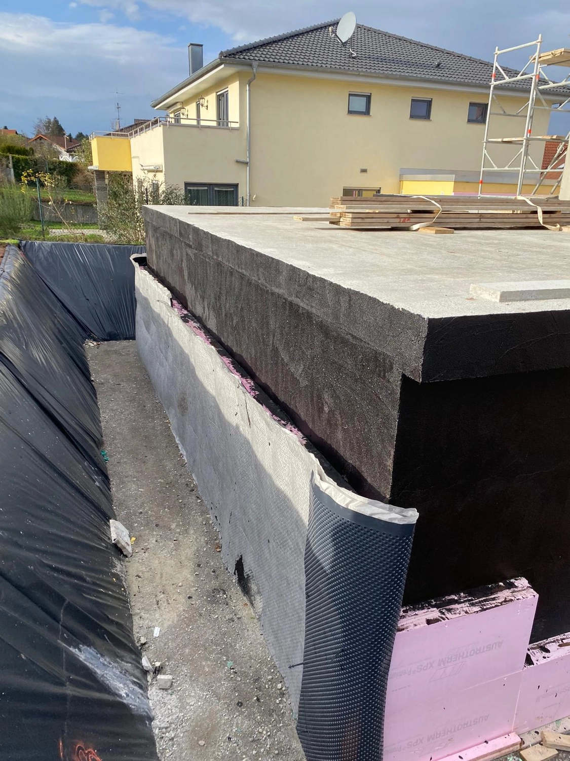 Bauabdichtungen- Bausanierungen Tiriakidis -  Komplette  Renovierungsdienstleistungen – Kellerabdichtung Bitumen plus Dämmung