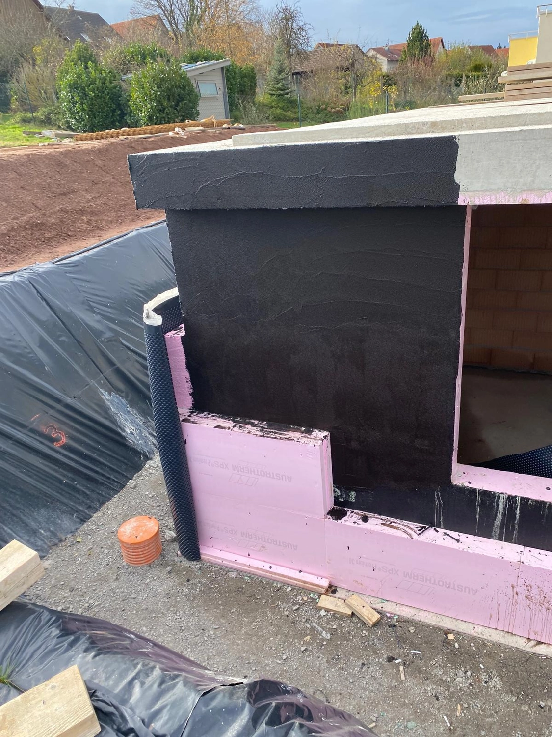 Bauabdichtungen- Bausanierungen Tiriakidis -  Komplette  Renovierungsdienstleistungen – Kellerabdichtung Bitumen plus Dämmung