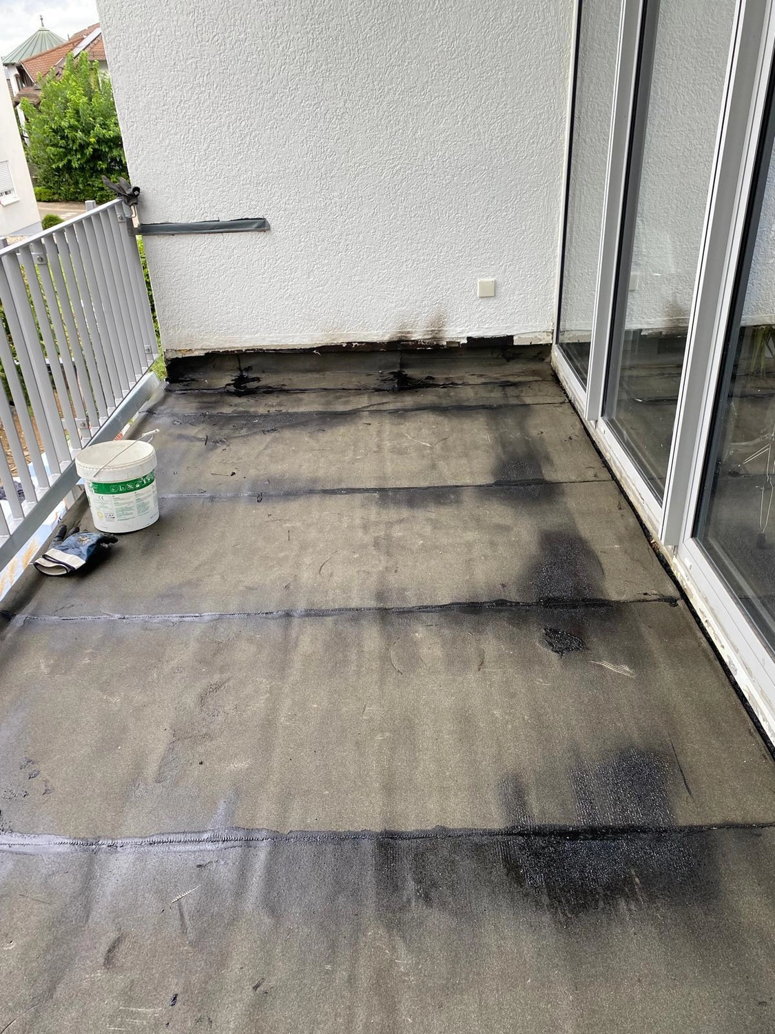 Bauabdichtungen- Bausanierungen Tiriakidis -  Komplette Renovierungsdienstleistungen – Flachdach - Balkon Schweißbahnen verlegen