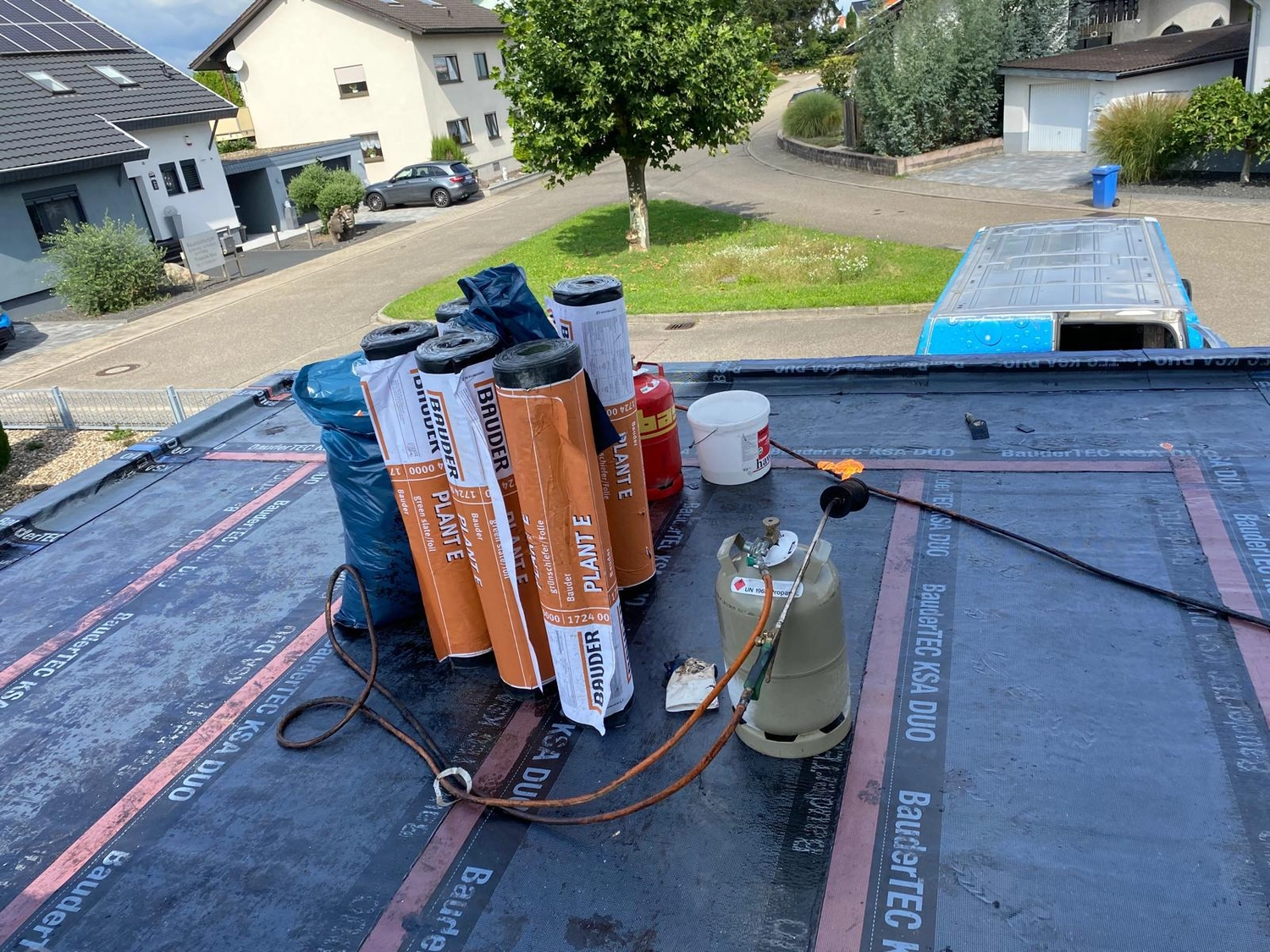 Bauabdichtungen- Bausanierungen Tiriakidis -  Komplette Renovierungsdienstleistungen – Flachdach - Schweißbahnen verlegen