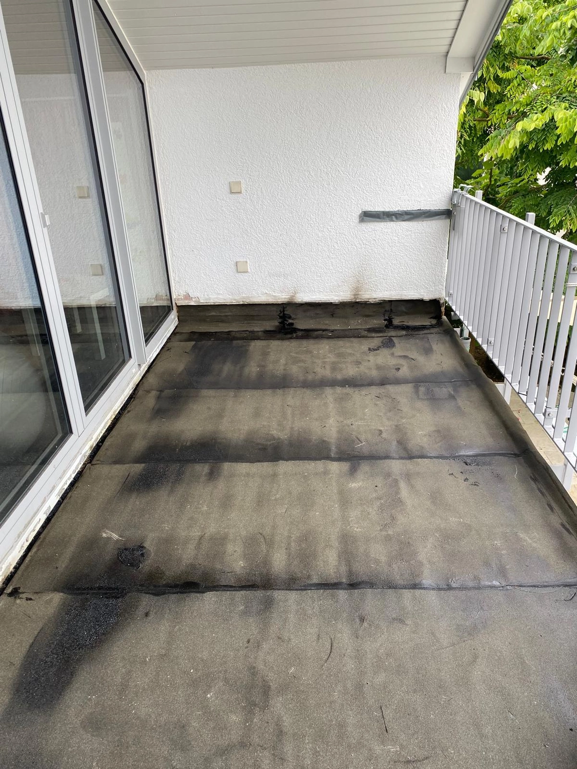 Bauabdichtungen- Bausanierungen Tiriakidis -  Komplette Renovierungsdienstleistungen – Flachdach - Balkon Schweißbahnen verlegen