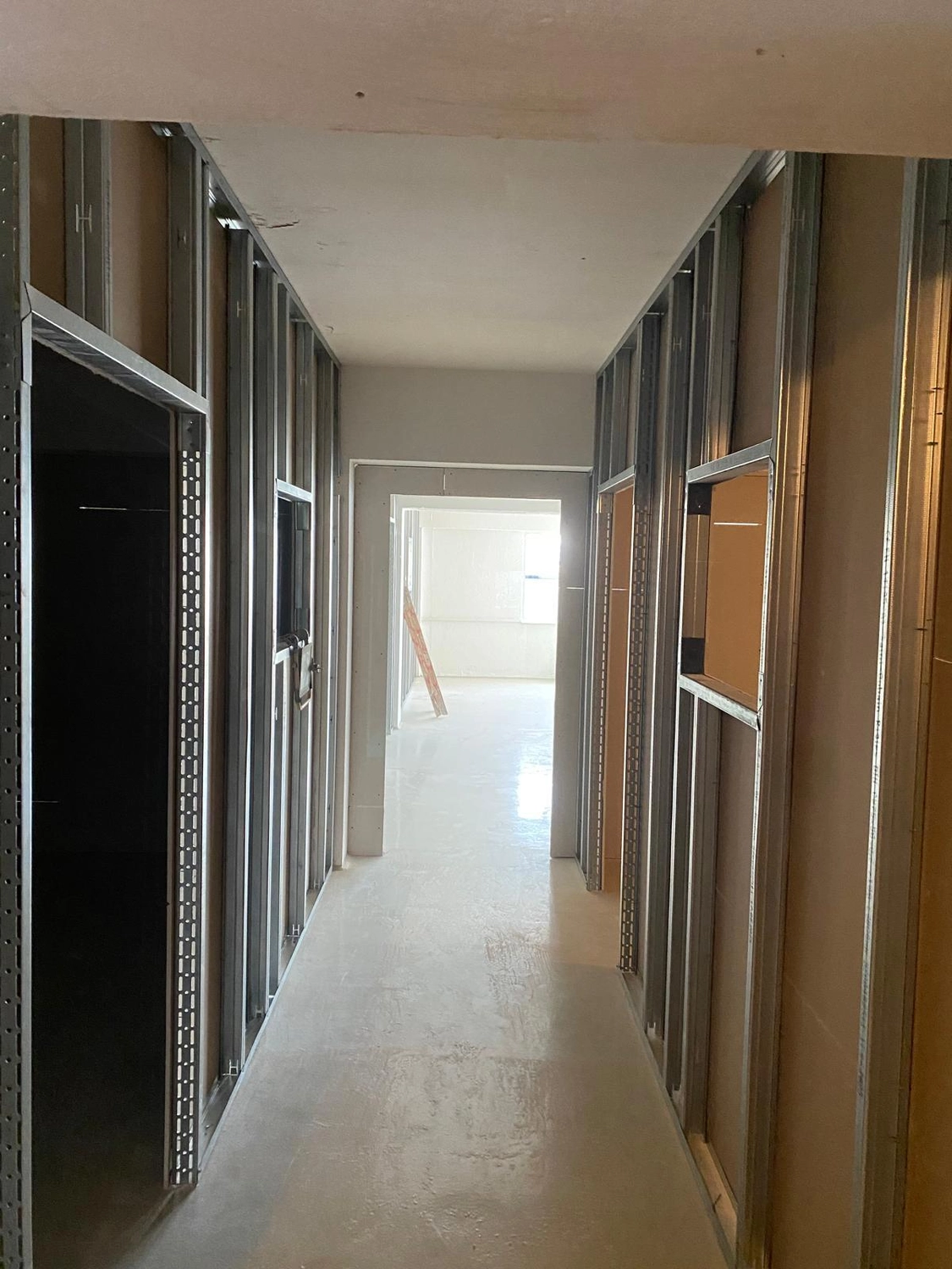 Bauabdichtungen- Bausanierungen Tiriakidis -  Komplette Renovierungsdienstleistungen – Trockenbauarbeiten