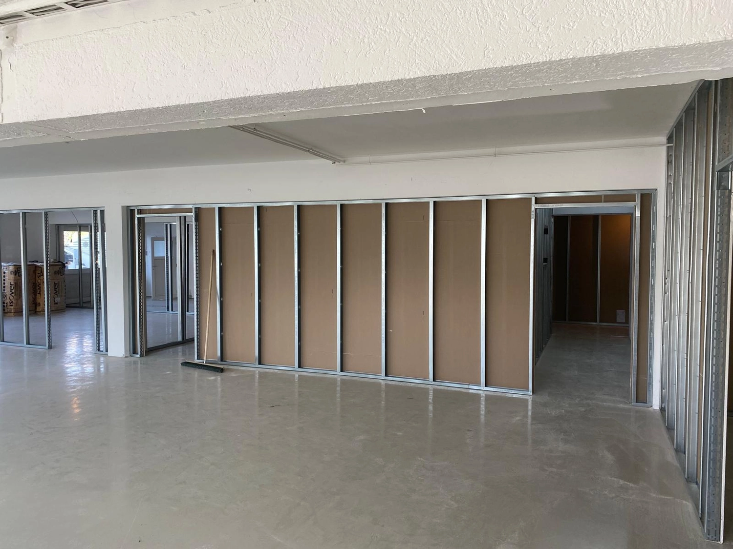 Bauabdichtungen- Bausanierungen Tiriakidis -  Komplette Renovierungsdienstleistungen – Trockenbauarbeiten