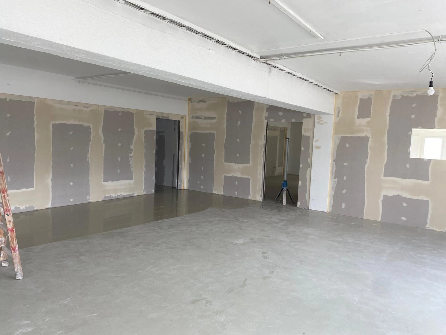 Bauabdichtungen- Bausanierungen Tiriakidis -  Komplette Renovierungsdienstleistungen – Trockenbauarbeiten