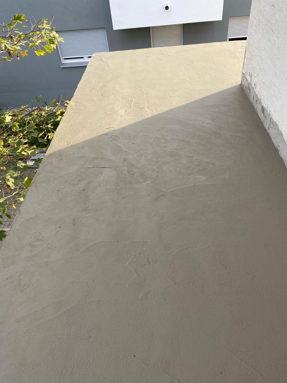 Bauabdichtungen- Bausanierungen Tiriakidis -  Komplette  Renovierungsdienstleistungen – Boden Beschichtigungen