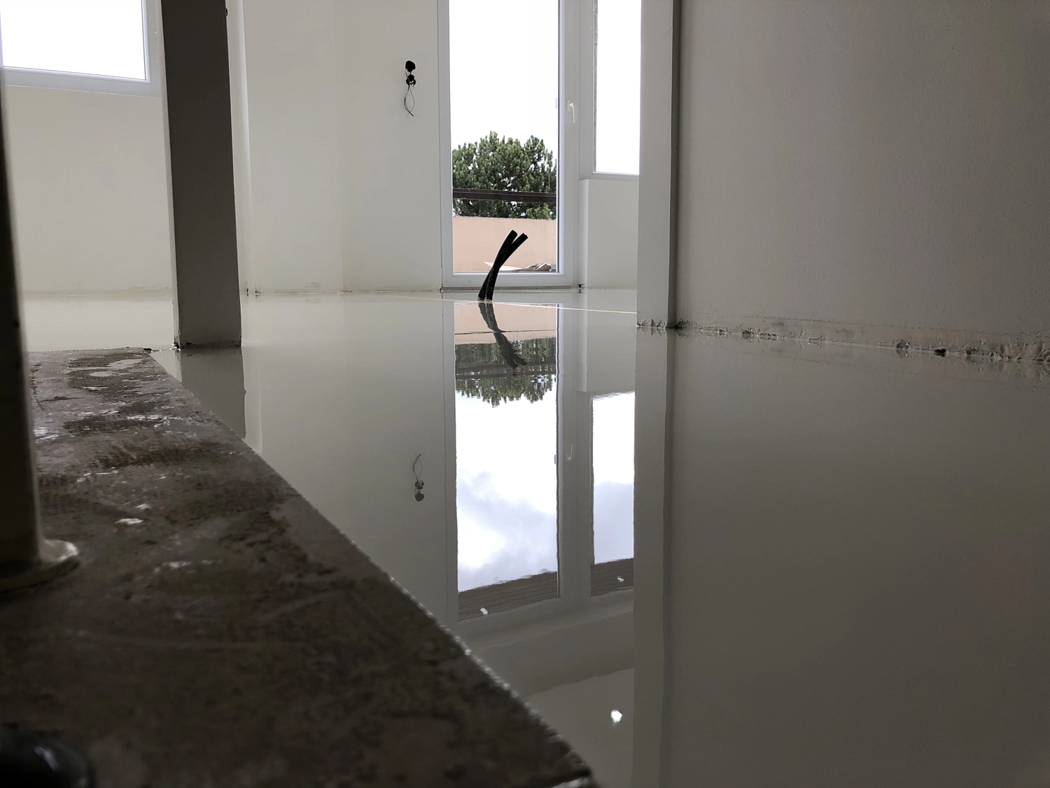 Bauabdichtungen- Bausanierungen Tiriakidis -  Komplette  Renovierungsdienstleistungen – Boden Beschichtigungen