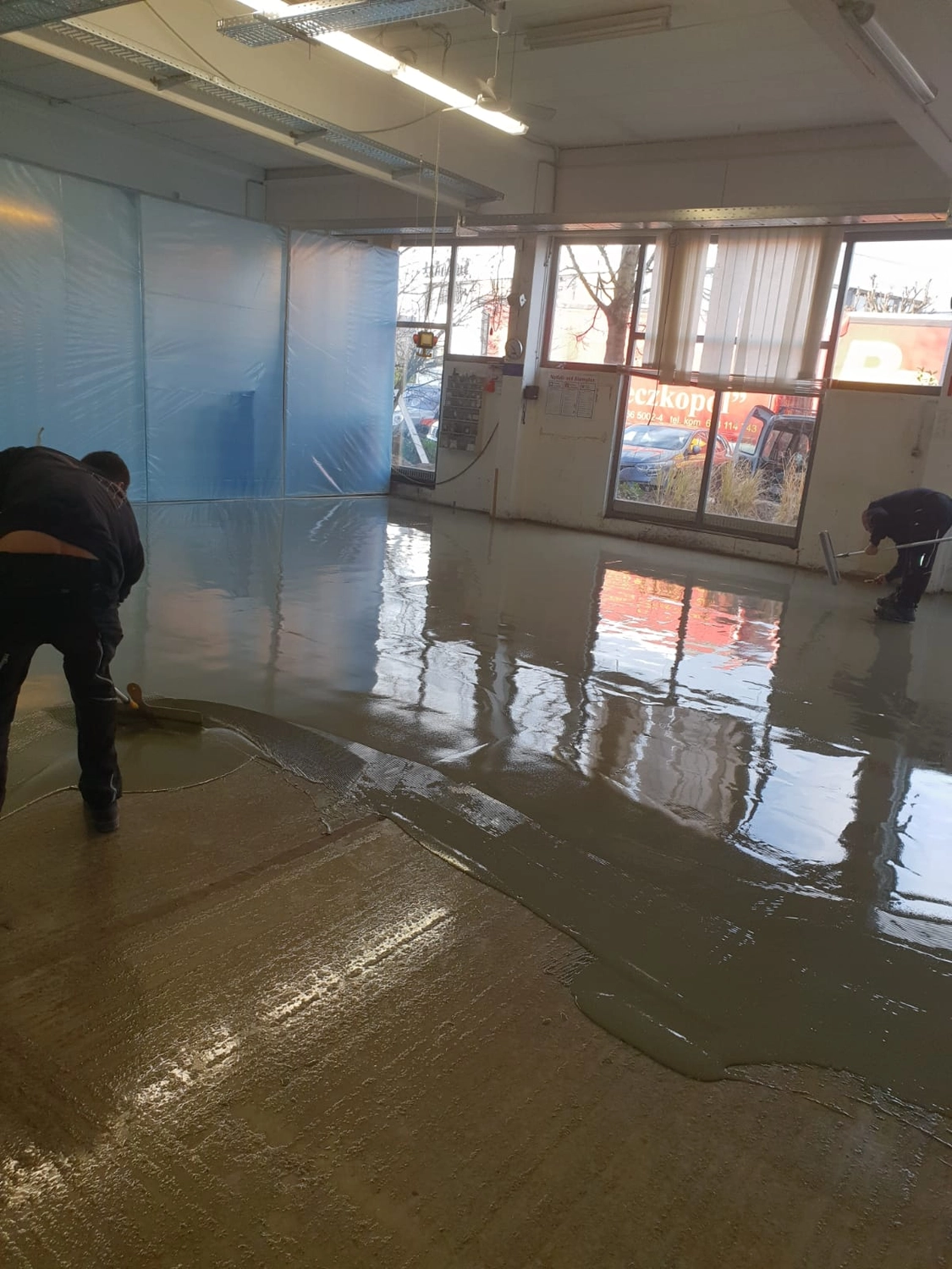 Bauabdichtungen- Bausanierungen Tiriakidis -  Komplette  Renovierungsdienstleistungen – Boden Beschichtigungen