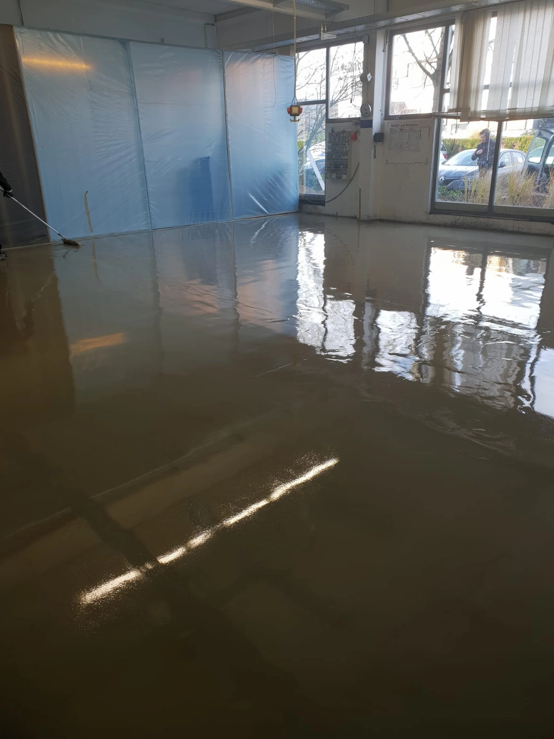 Bauabdichtungen- Bausanierungen Tiriakidis -  Komplette  Renovierungsdienstleistungen – Boden Beschichtigungen