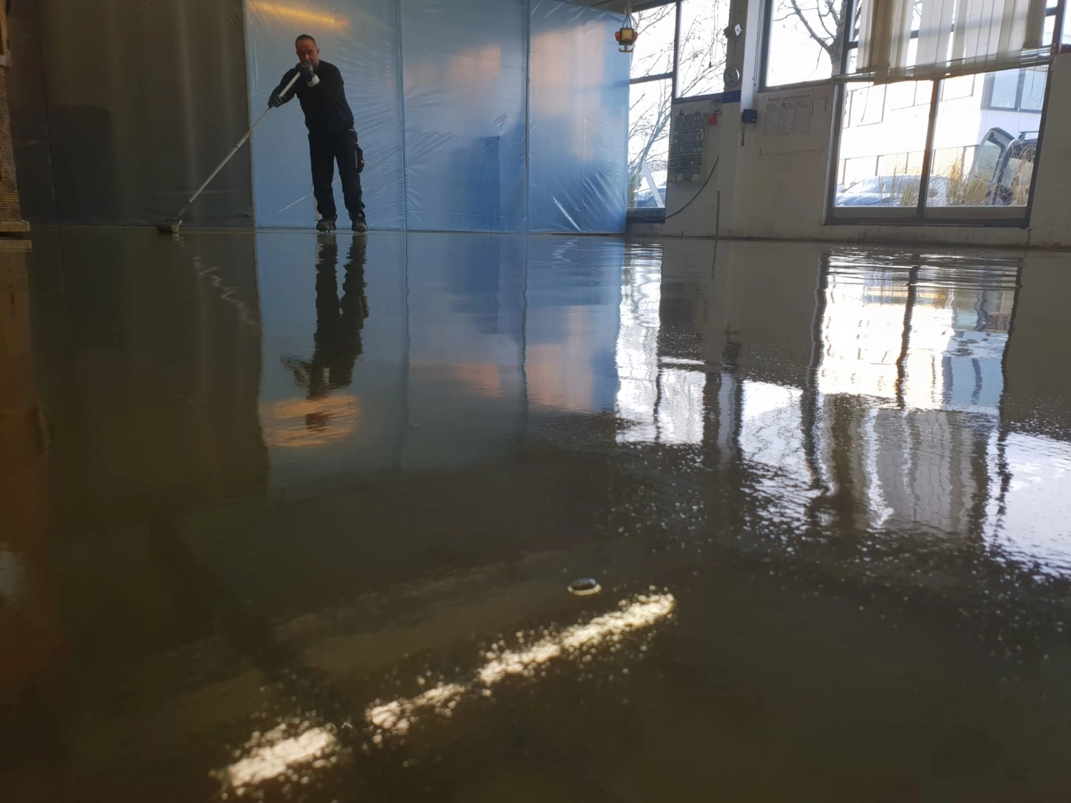 Bauabdichtungen- Bausanierungen Tiriakidis -  Komplette  Renovierungsdienstleistungen – Boden Beschichtigungen