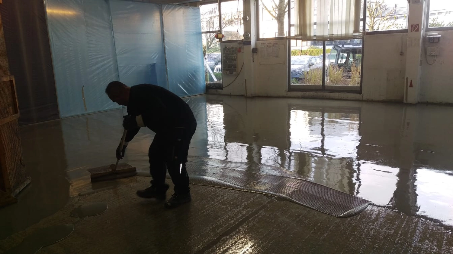 Bauabdichtungen- Bausanierungen Tiriakidis -  Komplette  Renovierungsdienstleistungen – Boden Beschichtigungen