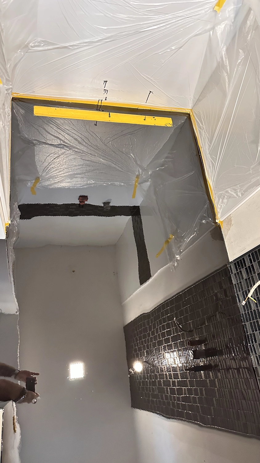 Bauabdichtungen- Bausanierungen Tiriakidis -  Komplette  Renovierungsdienstleistungen – Wand Beschichtigungen