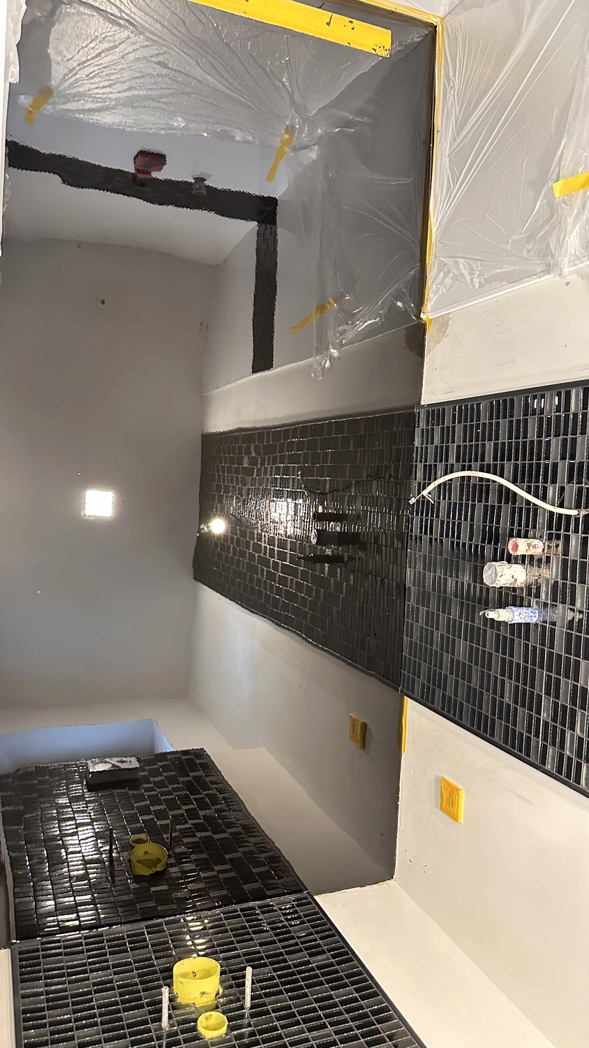 Bauabdichtungen- Bausanierungen Tiriakidis -  Komplette  Renovierungsdienstleistungen – Wand Beschichtigungen