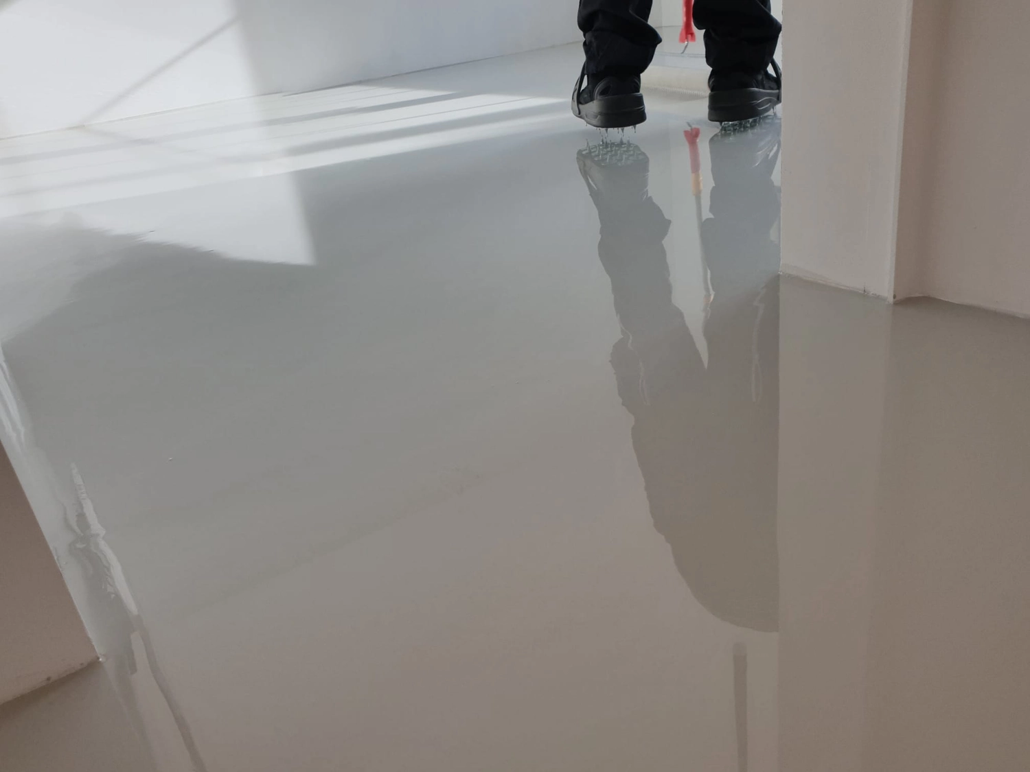 Bauabdichtungen- Bausanierungen Tiriakidis -  Komplette  Renovierungsdienstleistungen – Boden Beschichtigungen