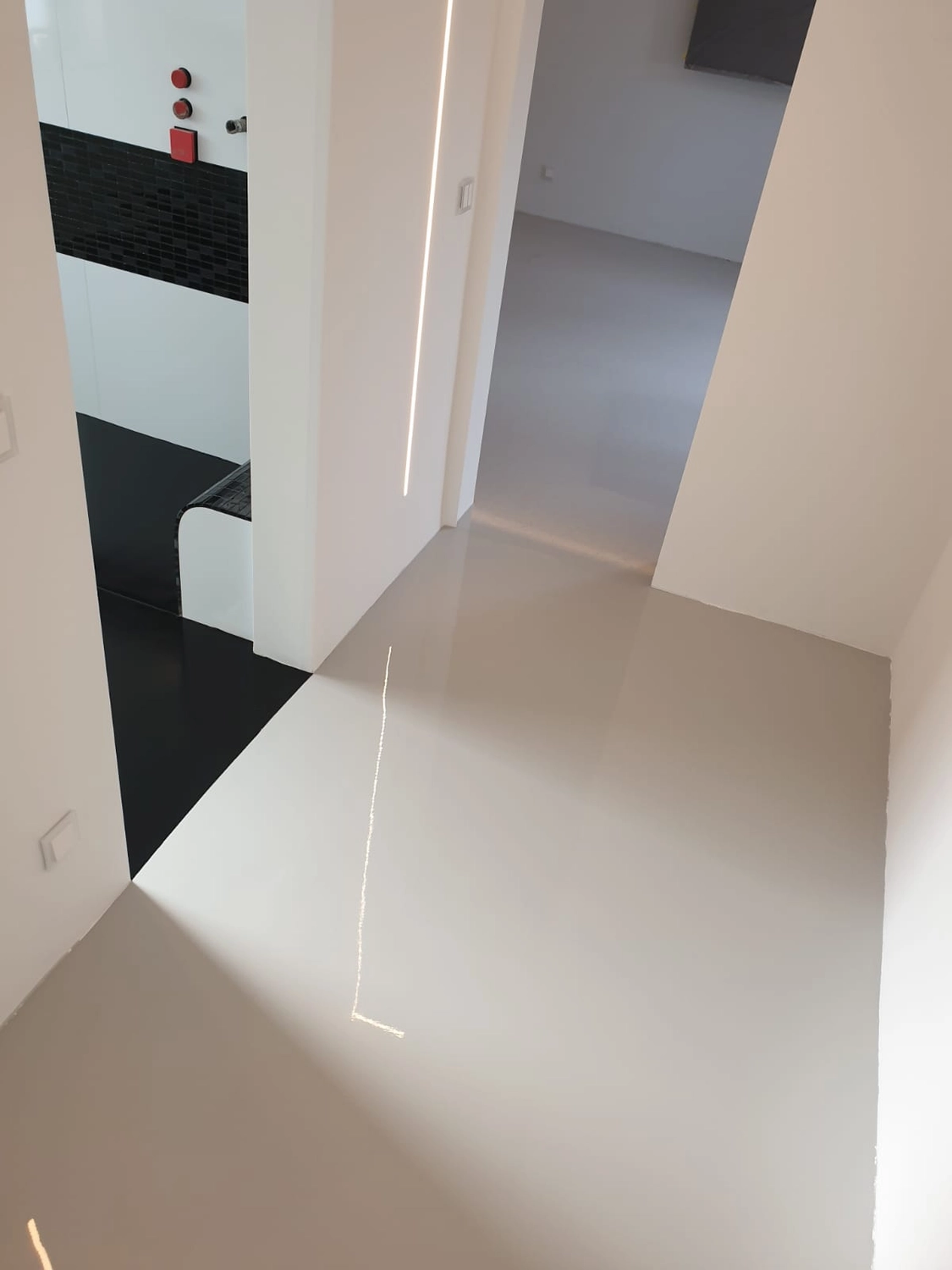 Bauabdichtungen- Bausanierungen Tiriakidis -  Komplette  Renovierungsdienstleistungen – Boden Beschichtigungen