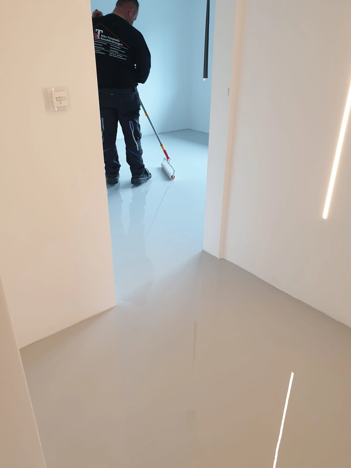 Bauabdichtungen- Bausanierungen Tiriakidis -  Komplette  Renovierungsdienstleistungen – Boden Beschichtigungen