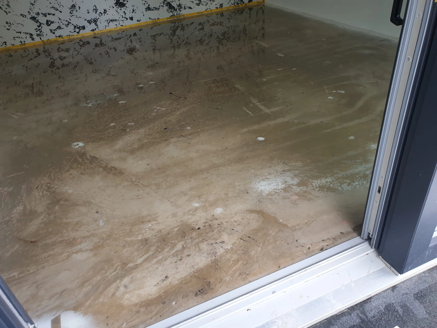 Bauabdichtungen- Bausanierungen Tiriakidis -  Komplette  Renovierungsdienstleistungen – Boden Beschichtigungen