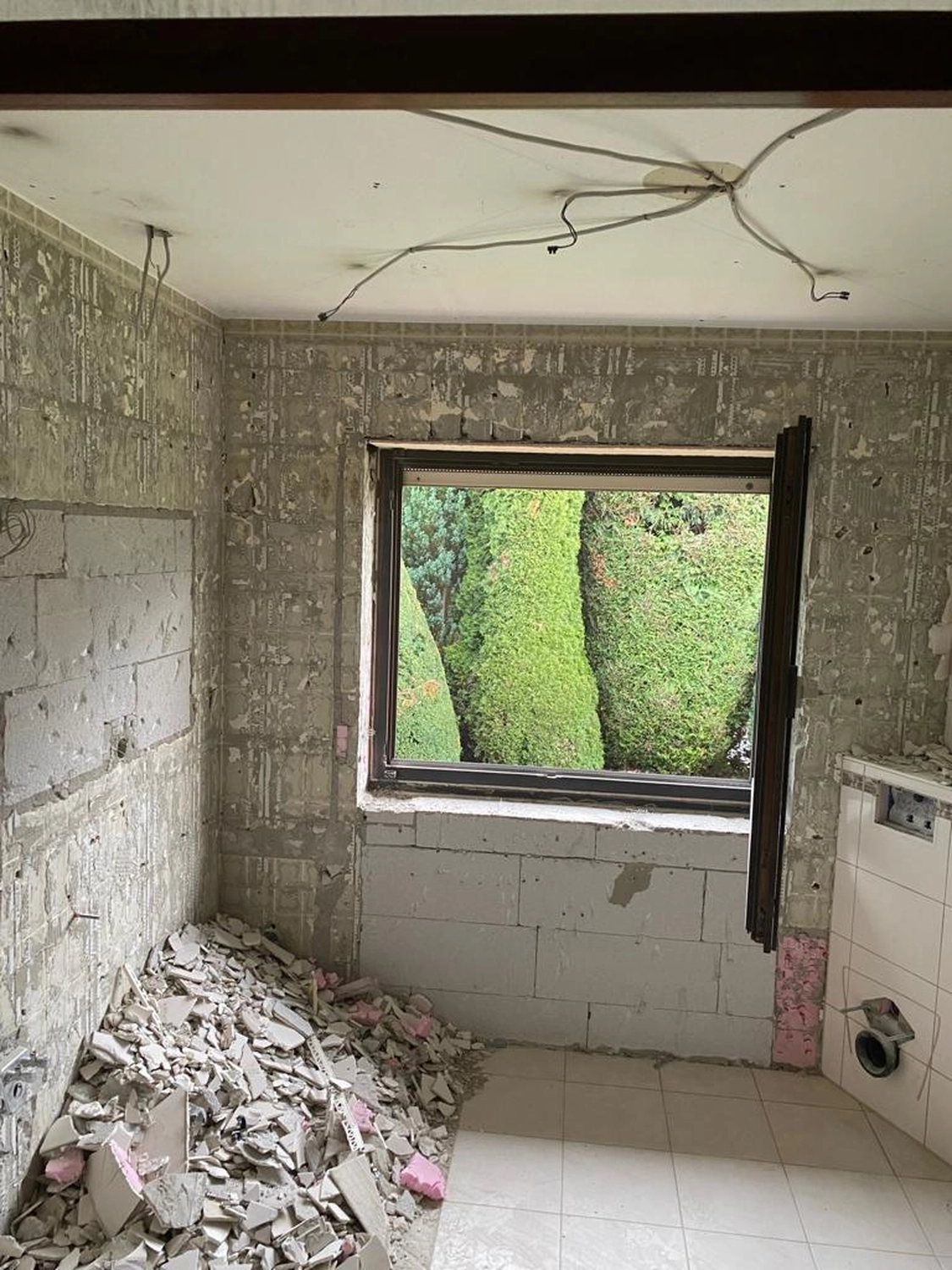 Bauabdichtungen- Bausanierungen Tiriakidis -  Komplette Renovierungsdienstleistungen – Kernsanierung 