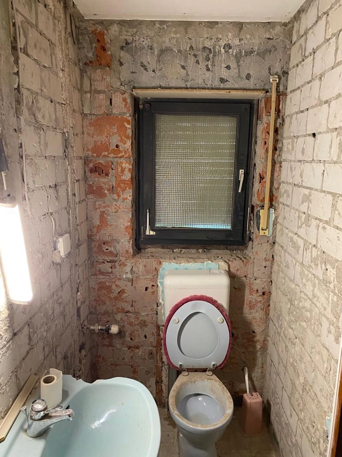 Bauabdichtungen- Bausanierungen Tiriakidis -  Komplette Renovierungsdienstleistungen – Kernsanierung 