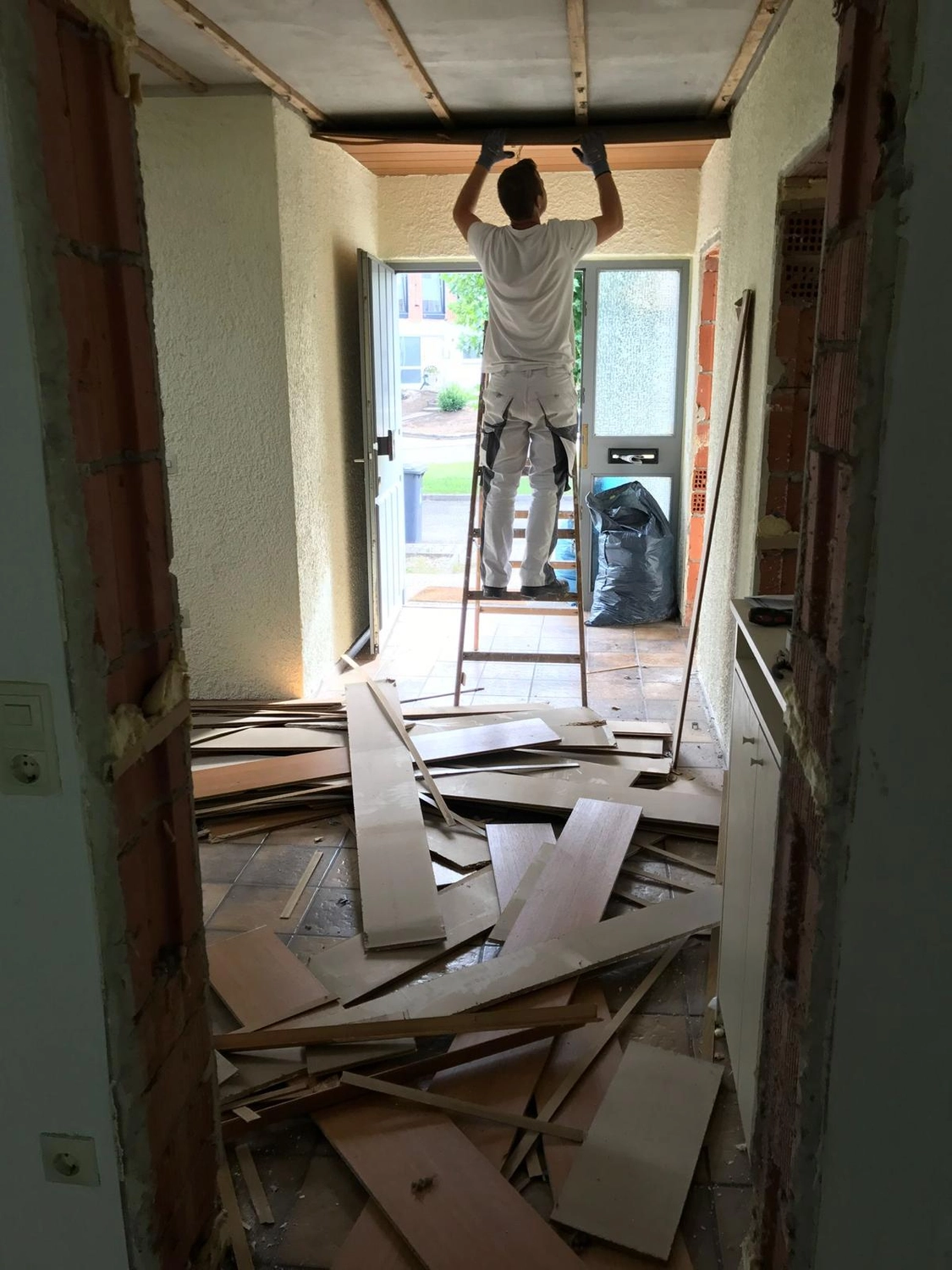 Bauabdichtungen- Bausanierungen Tiriakidis -  Komplette Renovierungsdienstleistungen – Kernsanierung 