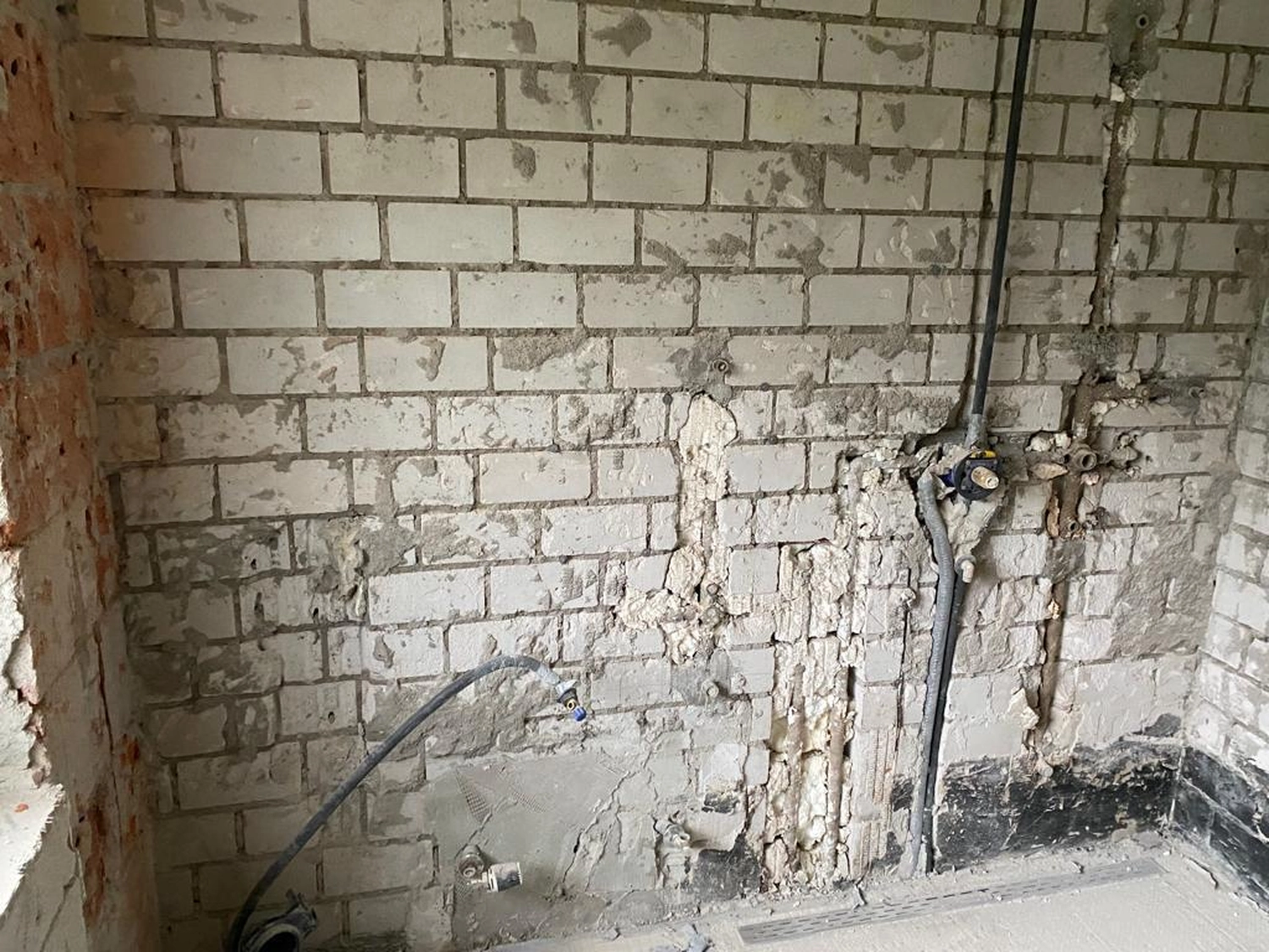 Bauabdichtungen- Bausanierungen Tiriakidis -  Komplette Renovierungsdienstleistungen – Kernsanierung 