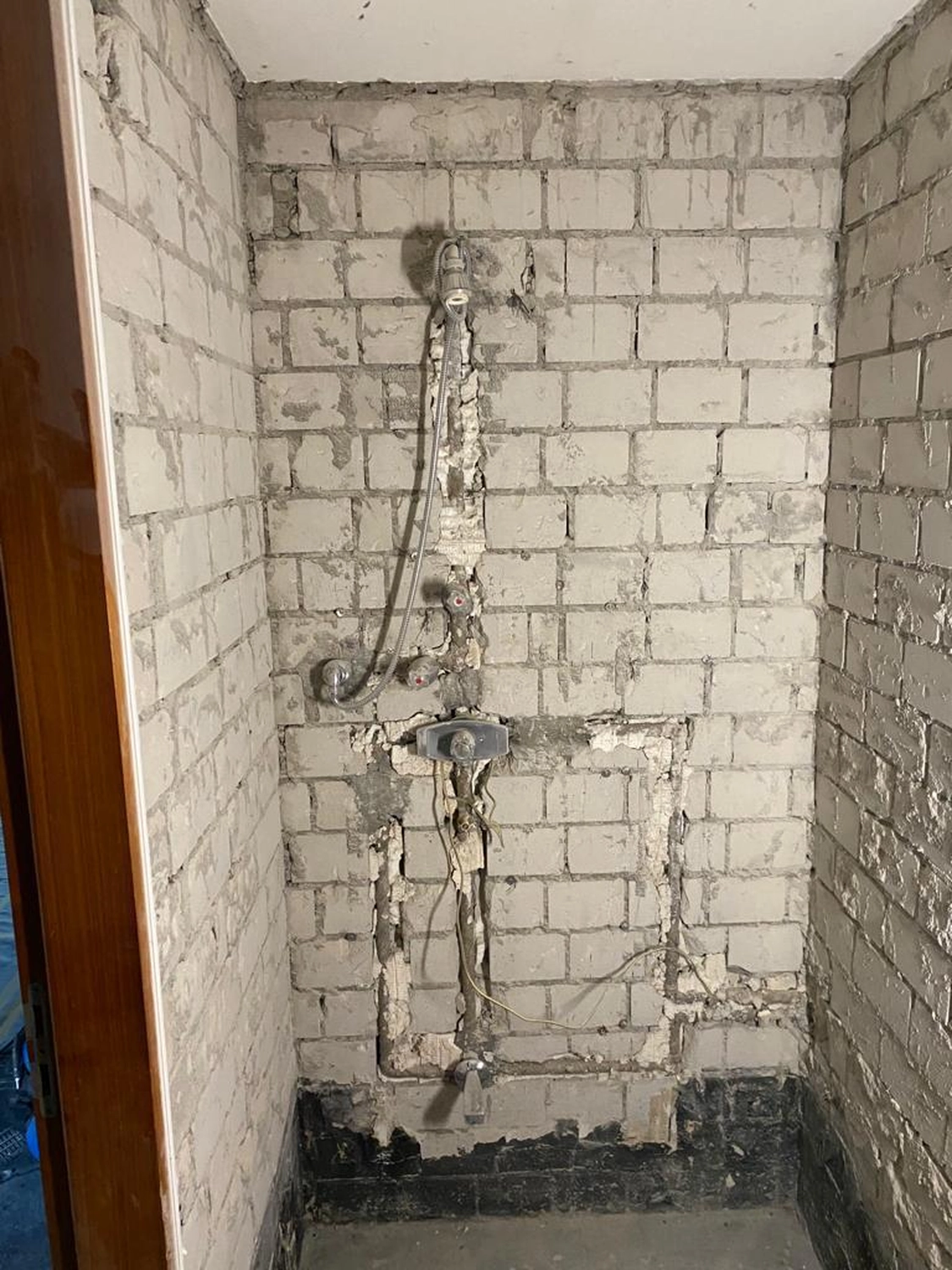 Bauabdichtungen- Bausanierungen Tiriakidis -  Komplette Renovierungsdienstleistungen – Kernsanierung 