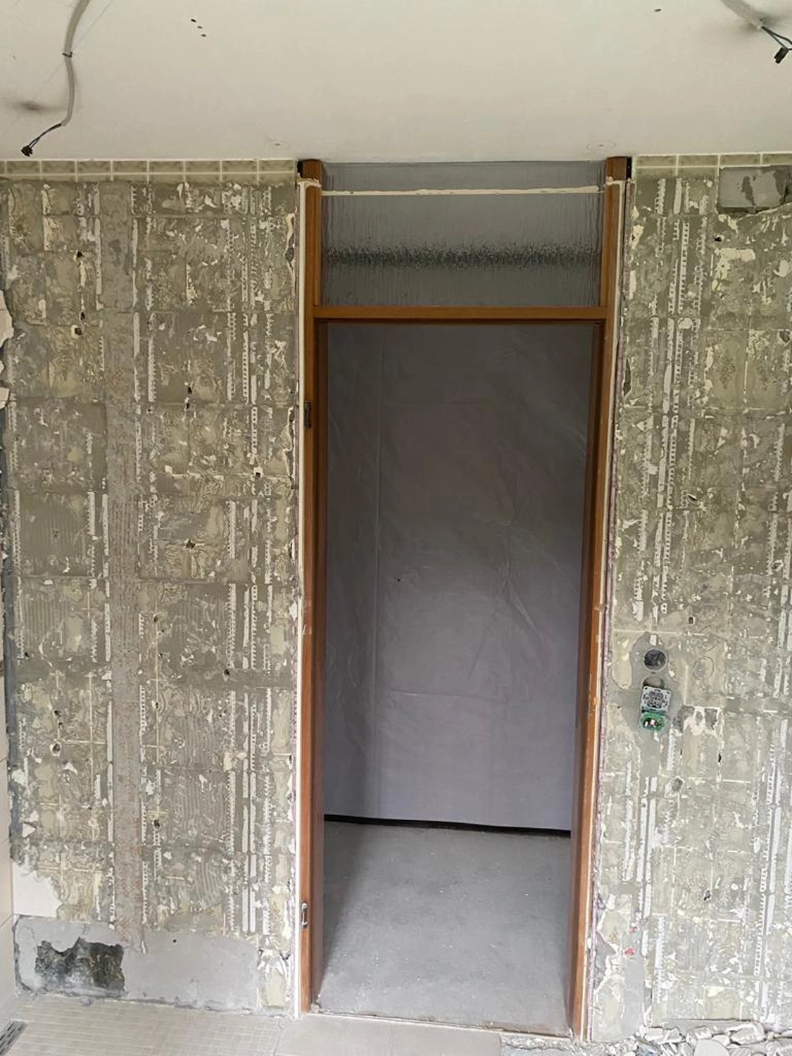 Bauabdichtungen- Bausanierungen Tiriakidis -  Komplette Renovierungsdienstleistungen – Kernsanierung 