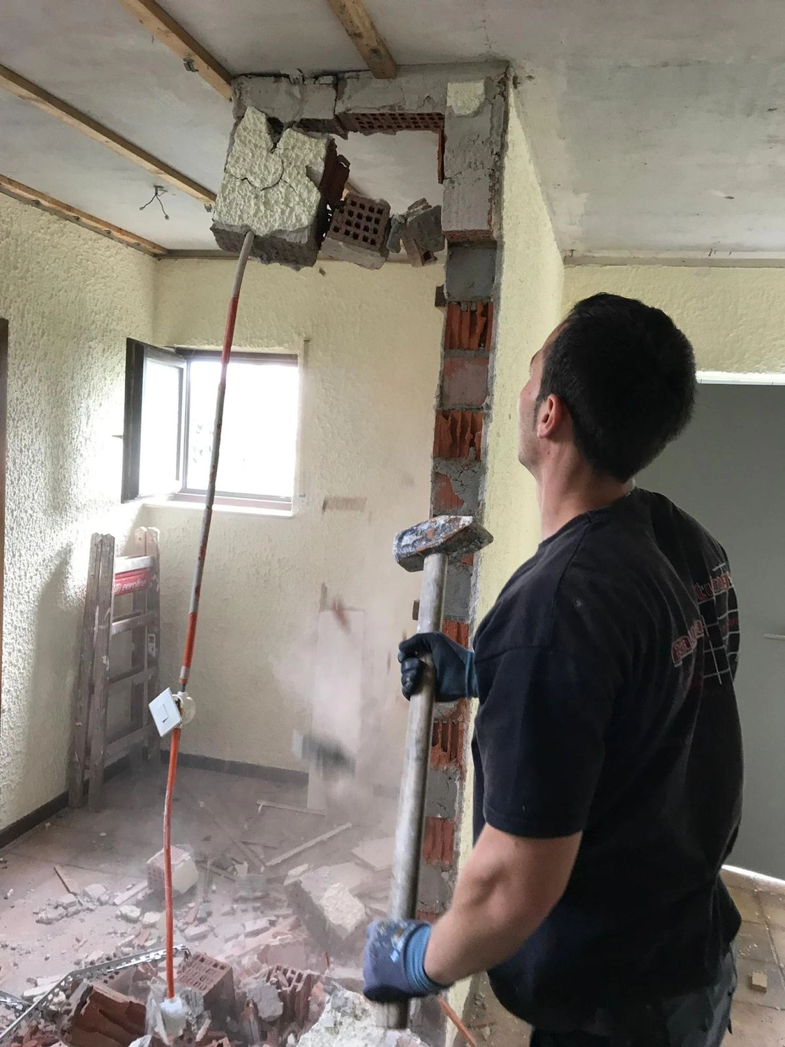 Bauabdichtungen- Bausanierungen Tiriakidis -  Komplette Renovierungsdienstleistungen – Kernsanierung 