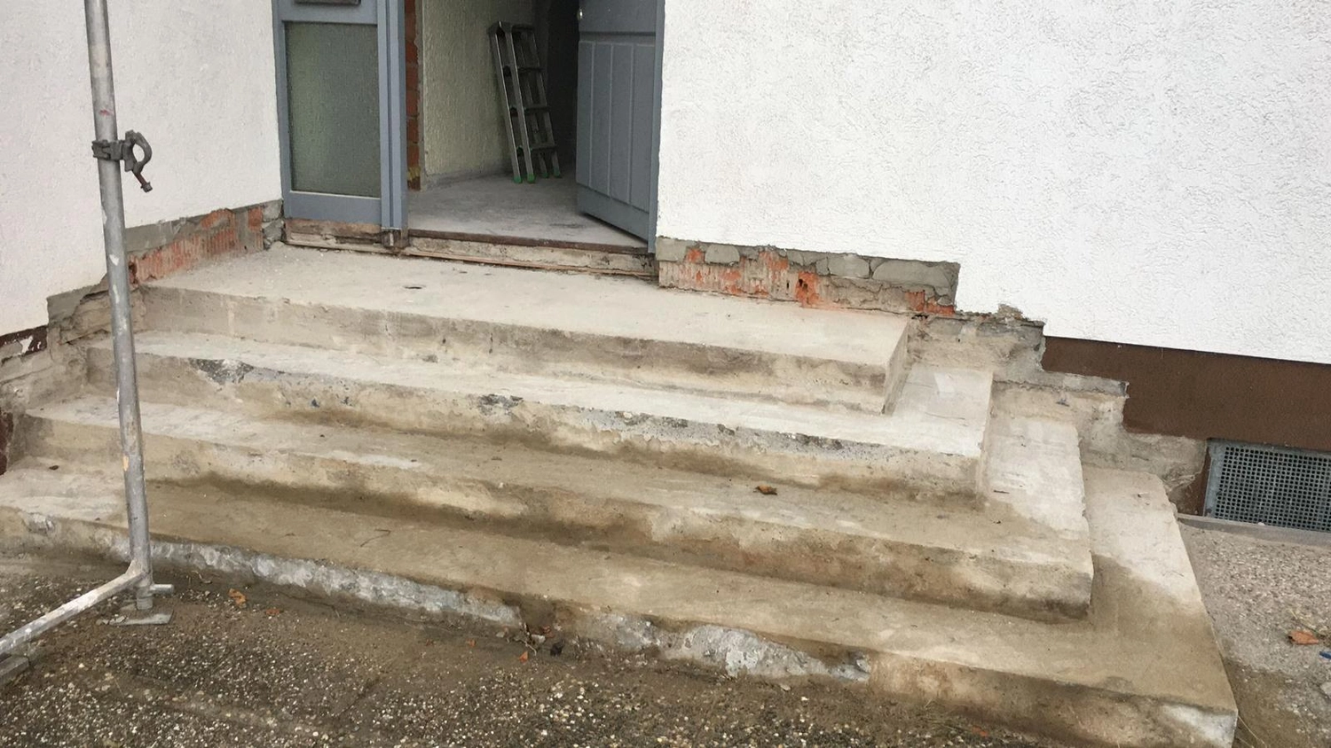 Bauabdichtungen- Bausanierungen Tiriakidis -  Komplette Renovierungsdienstleistungen – Kernsanierung 