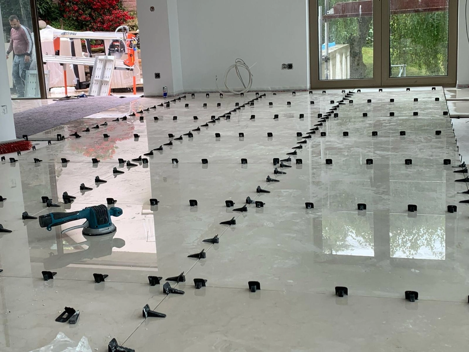 Bauabdichtungen- Bausanierungen Tiriakidis -  Komplette Renovierungsdienstleistungen – Fließen Natursteinarbeiten