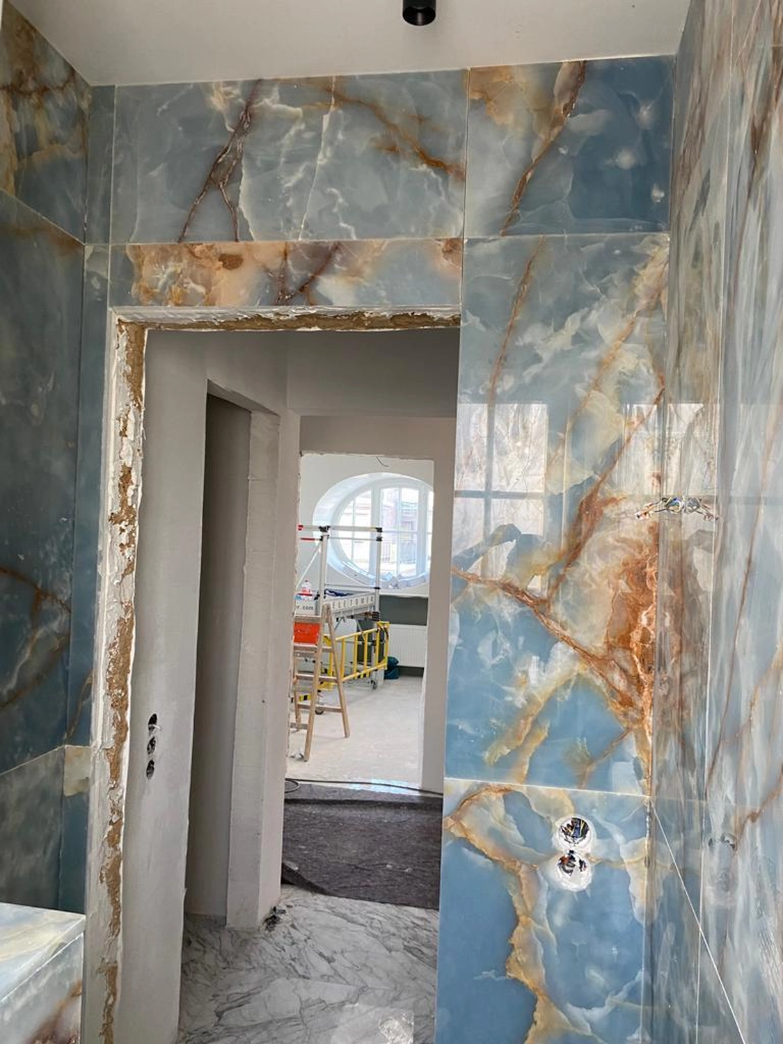 Bauabdichtungen- Bausanierungen Tiriakidis -  Komplette Renovierungsdienstleistungen – Fließen Natursteinarbeiten