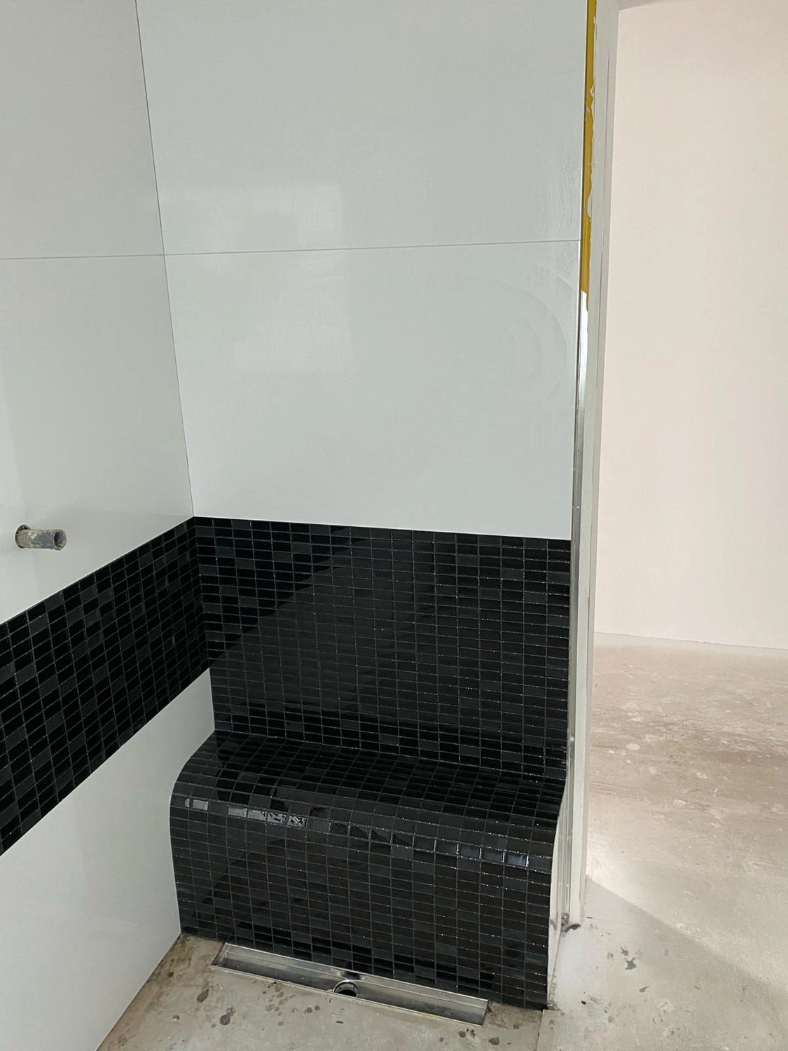 Bauabdichtungen- Bausanierungen Tiriakidis -  Komplette Renovierungsdienstleistungen – Fließen Natursteinarbeiten