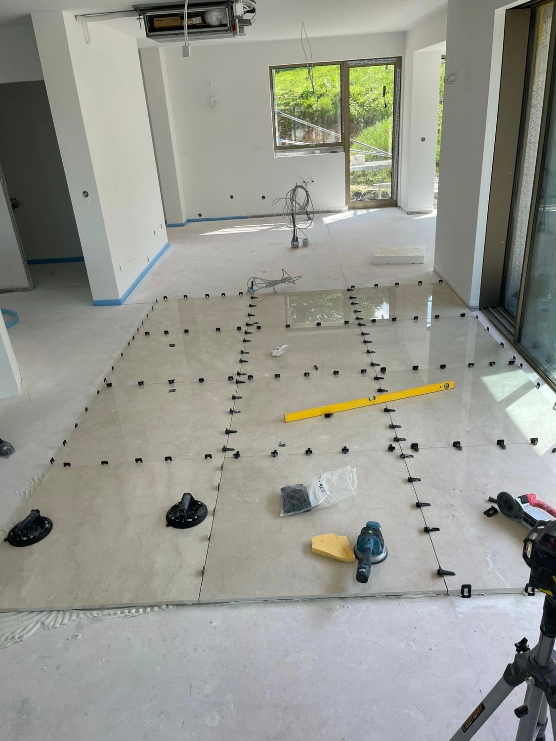 Bauabdichtungen- Bausanierungen Tiriakidis -  Komplette Renovierungsdienstleistungen – Fließen Natursteinarbeiten