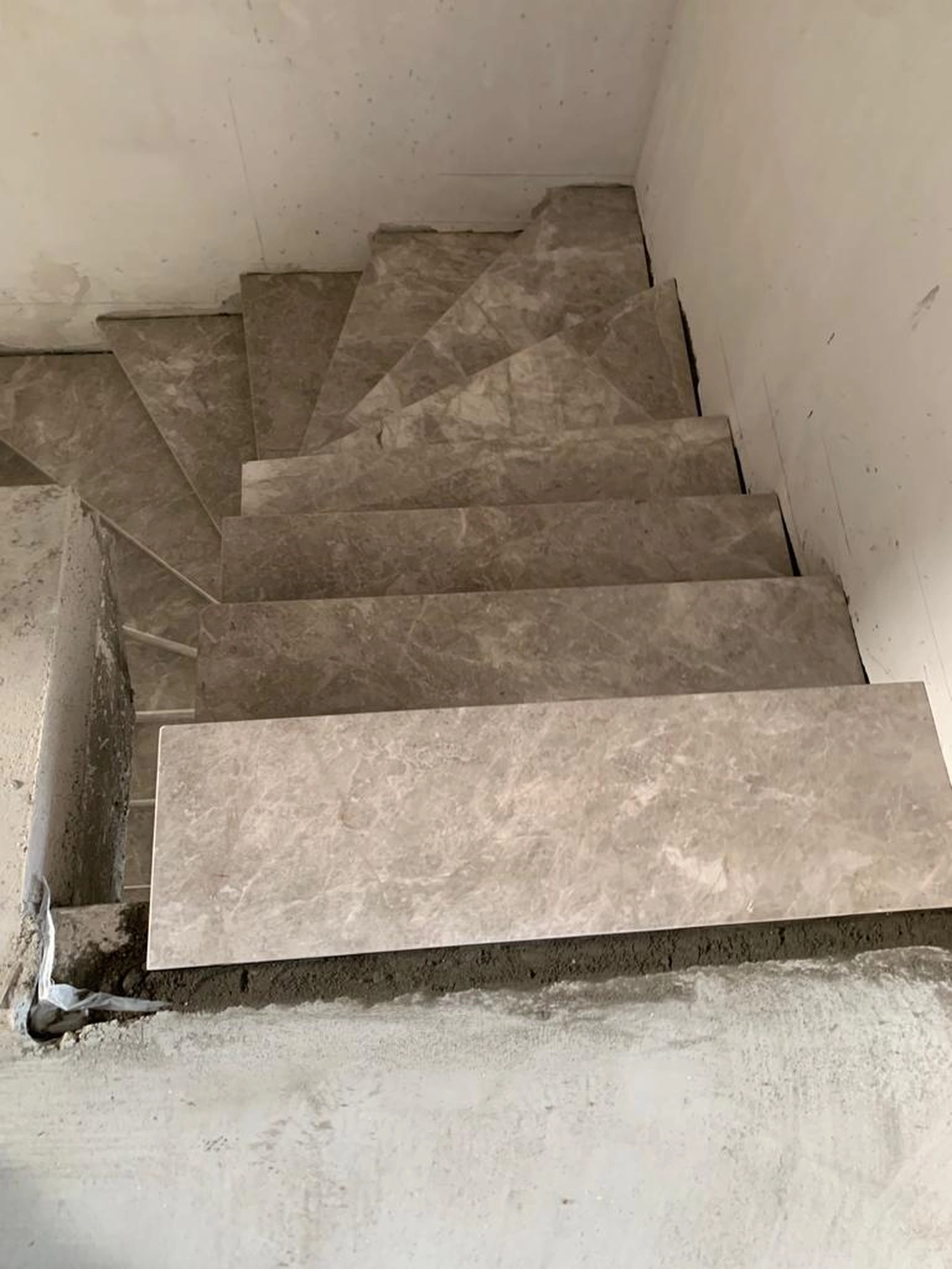 Bauabdichtungen- Bausanierungen Tiriakidis -  Komplette Renovierungsdienstleistungen – Fließen Natursteinarbeiten