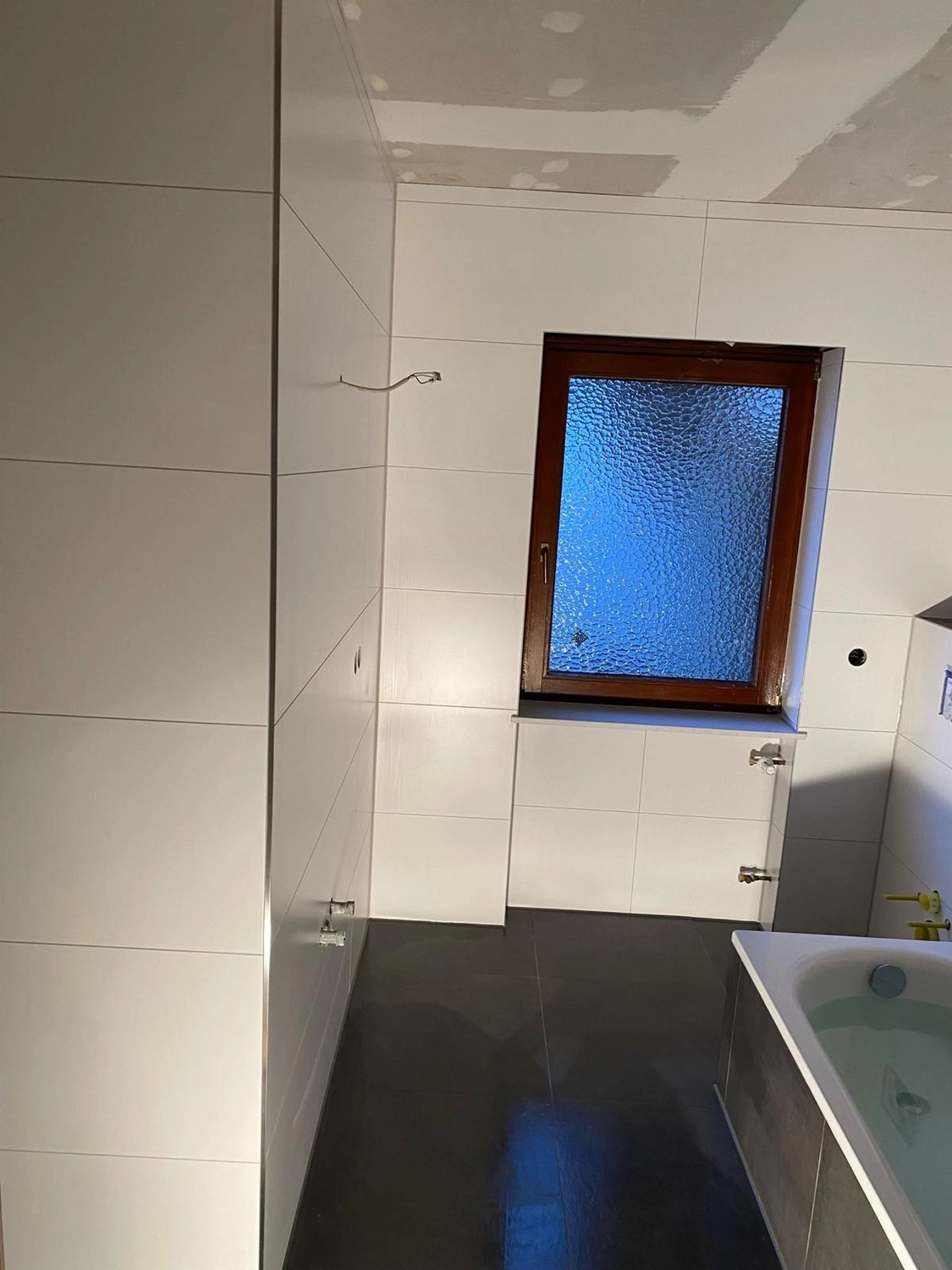 Bauabdichtungen- Bausanierungen Tiriakidis -  Komplette Renovierungsdienstleistungen – Fließen Natursteinarbeiten