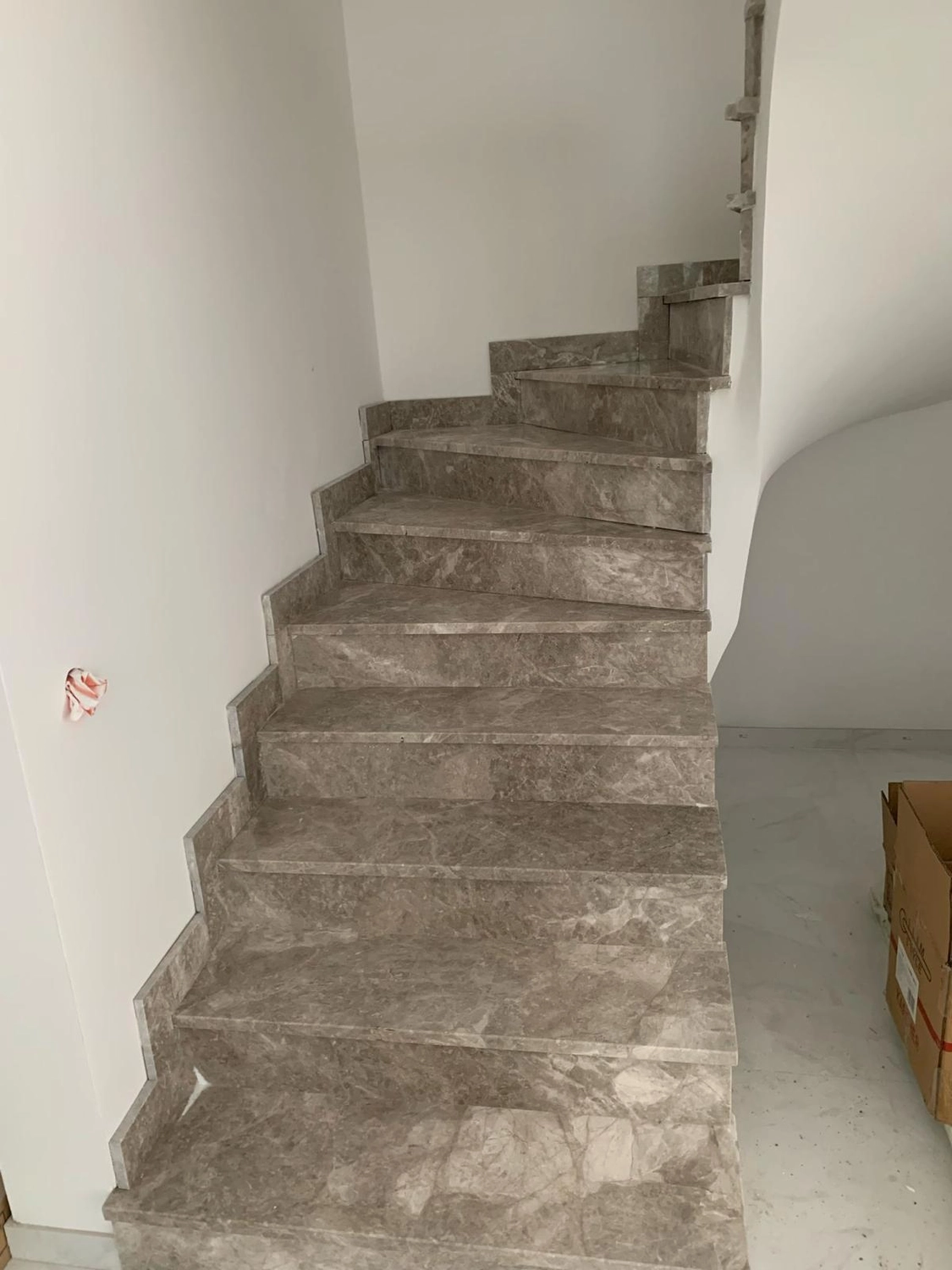 Bauabdichtungen- Bausanierungen Tiriakidis -  Komplette Renovierungsdienstleistungen – Fließen Natursteinarbeiten